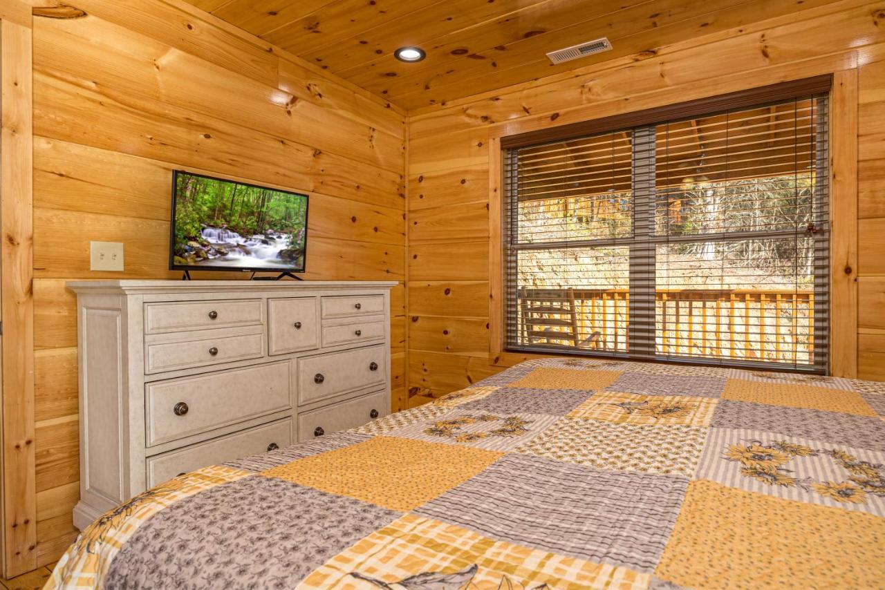 5Bd5B Escape Cabin With 2 Hottubs, Thtr &Game Rm,1Mi To The Parkway! 4Mi To Dollywood - Spring Deal Pigeon Forge Exterior photo